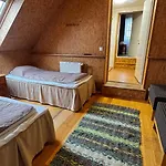 Uhtjaerve Uergoru Noiariik Oue Hostel Antsla