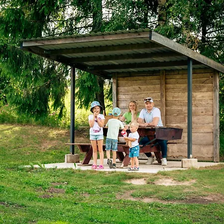 Hostel Uhtjaerve Uergoru Noiariik *