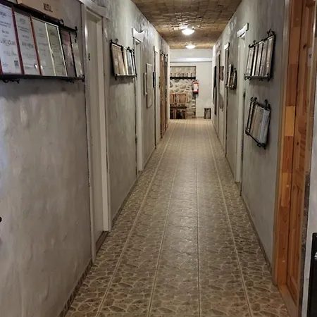 Hostel Uhtjaerve Uergoru Noiariik *