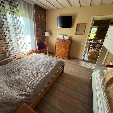 Hostel Uhtjaerve Uergoru Noiariik