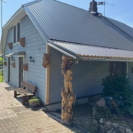 Uhtjaerve Uergoru Noiariik Hostel