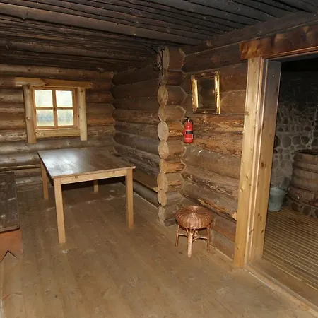 Hostel Uhtjaerve Uergoru Noiariik *