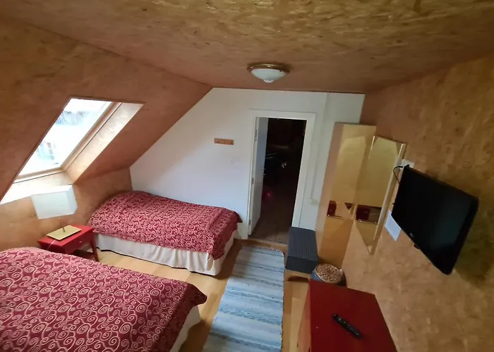 Uhtjaerve Uergoru Noiariik Hostel