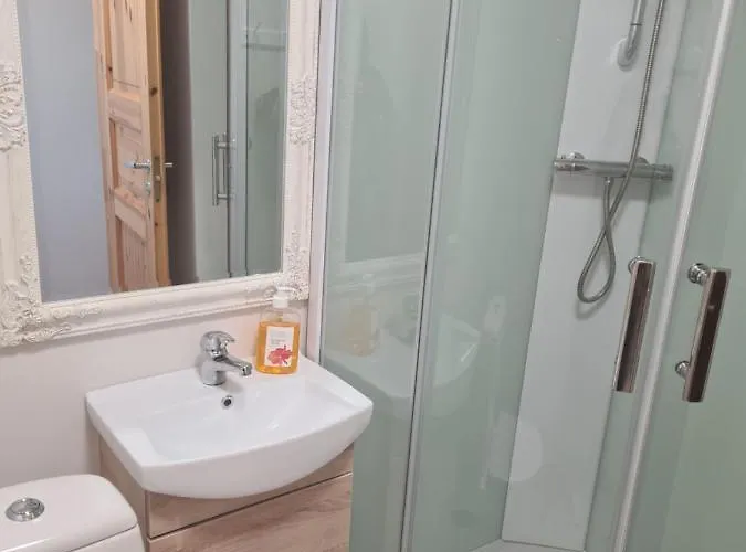 Hostel Uhtjaerve Uergoru Noiariik *