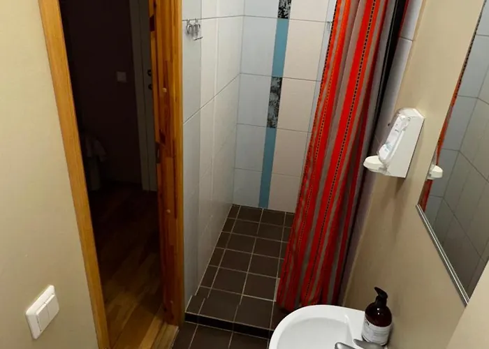 Hostel Uhtjaerve Uergoru Noiariik *